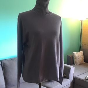 Long sleeved turtleneck cashmere sweater